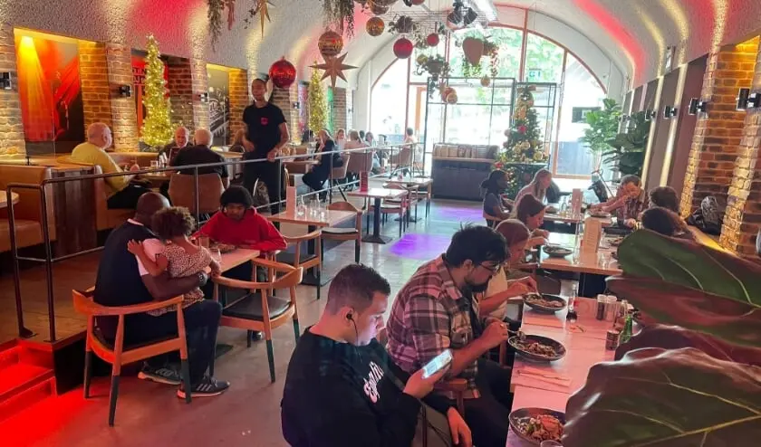 Kerst in augustus: tientallen daklozen genieten van toplunch in restaurant Jack