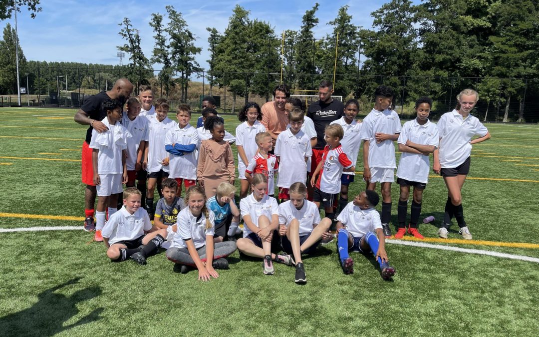 Voetbalclinic met FC de Rebellen