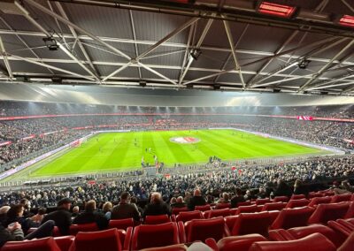 Gisteren bezochten wij de wedstrijd van Feyenoord – Almere City met 11 mensen.