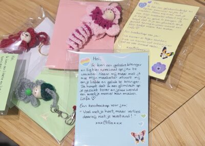 Een roos. Een kaartje. Een gesprek. En opeens voel je je weer gezien.